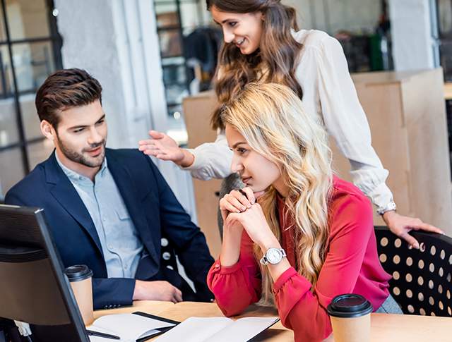 Equipo de Base Core en reunión de trabajo